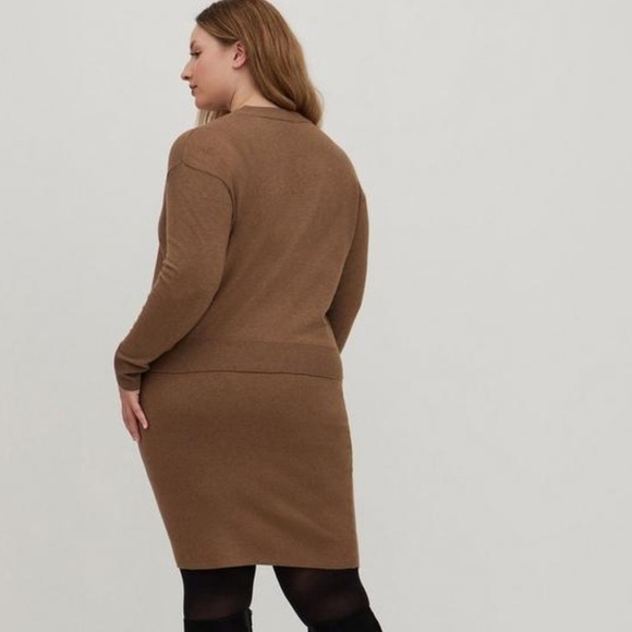 Torrid Women’s Everyday Plush Cardigan Plus Size 4 V-neck Button Front - Picture 3 of 12